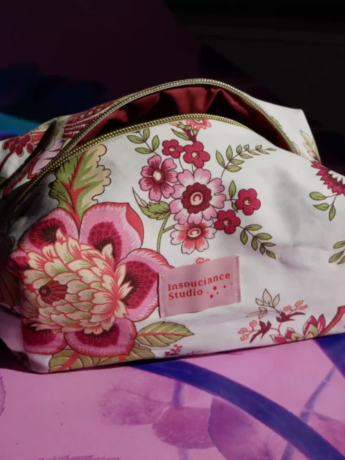 trousse fleurs rouges